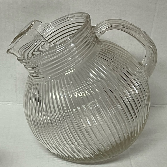 Vintage Hazel Atlas Vertical Rib 96oz Water Pitcher Crystal Clear Glass Ice Lip - Picture 2 of 8